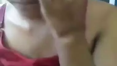 Slim Bangladeshi Bhabhi exposes bush in XXX video for her XXX lover