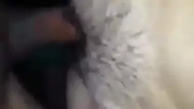 Horny guy licks his GF’s pink pussy in Indian viral porn