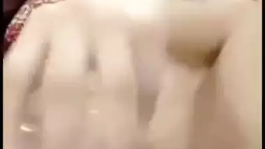 Nude Desi webcam whore fucks her both XXX holes with a big bottle